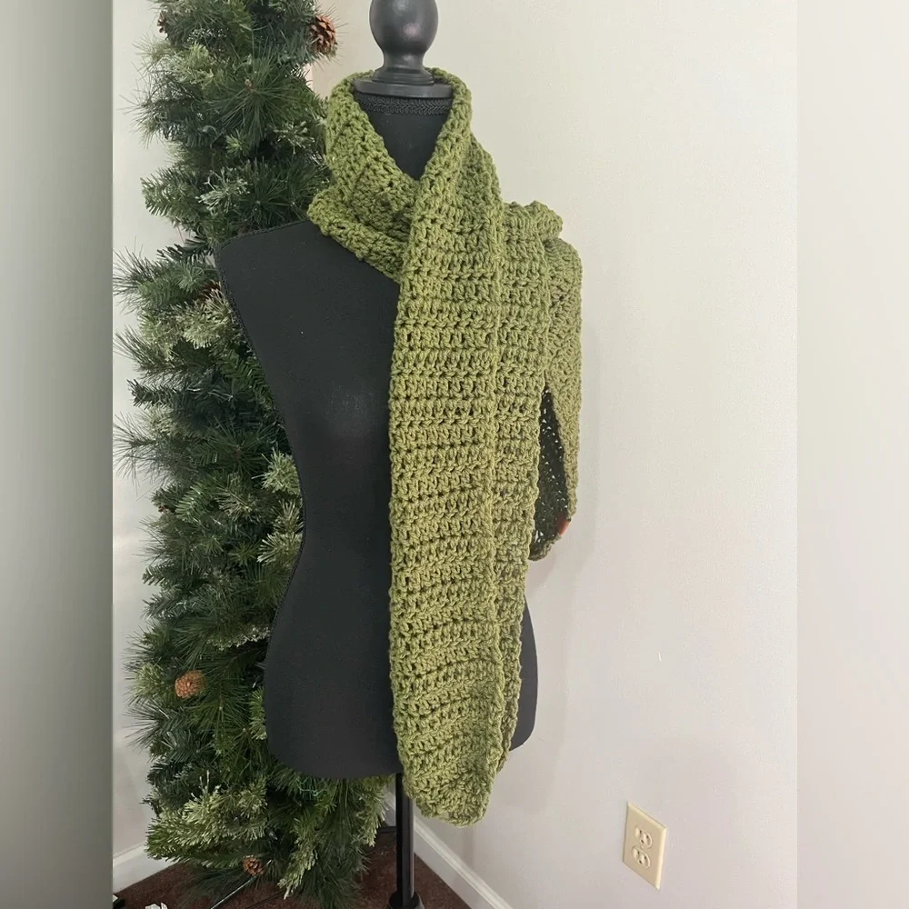 NWT Hunter Green Scarf, Extra Wide, Extra Long.